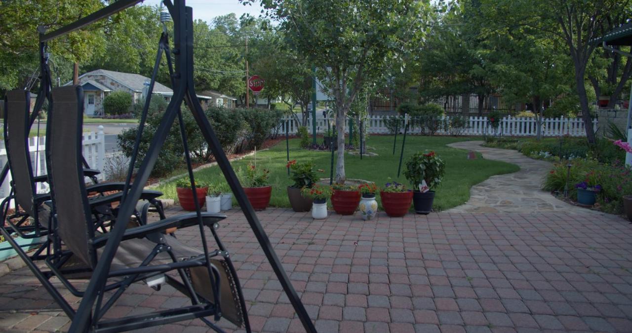 Granbury Gardens Bed And Breakfast Εξωτερικό φωτογραφία