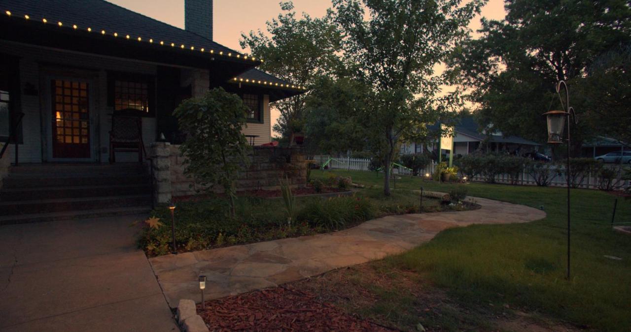 Granbury Gardens Bed And Breakfast Εξωτερικό φωτογραφία