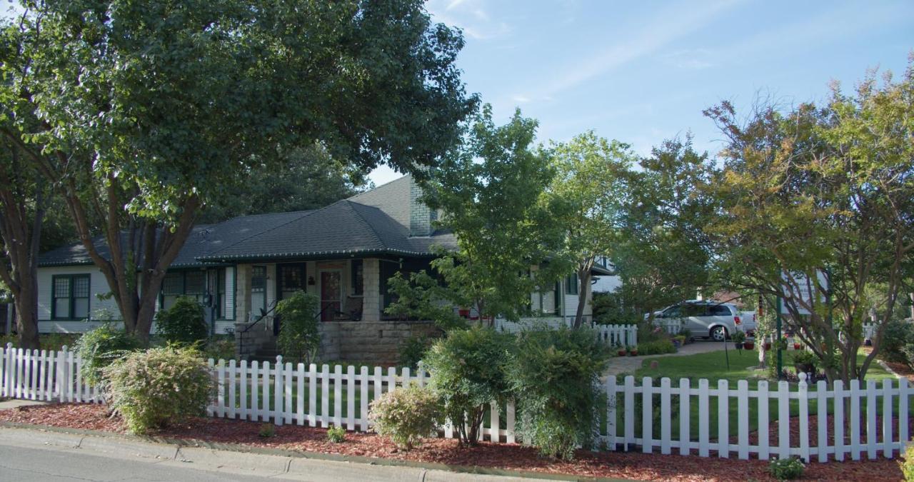 Granbury Gardens Bed And Breakfast Εξωτερικό φωτογραφία