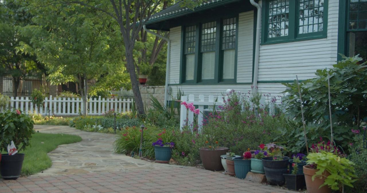 Granbury Gardens Bed And Breakfast Εξωτερικό φωτογραφία