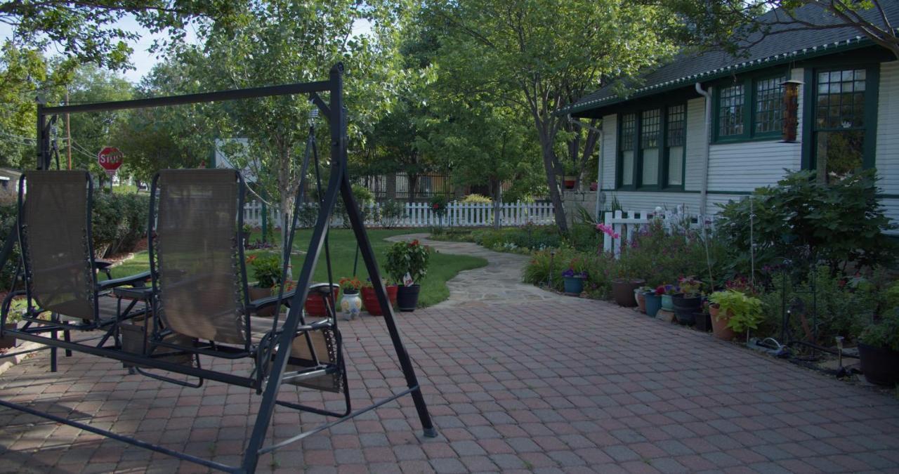 Granbury Gardens Bed And Breakfast Εξωτερικό φωτογραφία