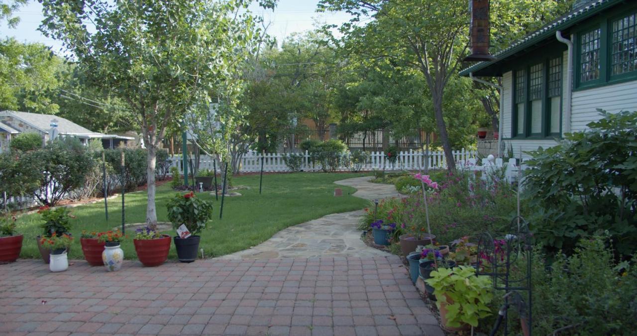 Granbury Gardens Bed And Breakfast Εξωτερικό φωτογραφία