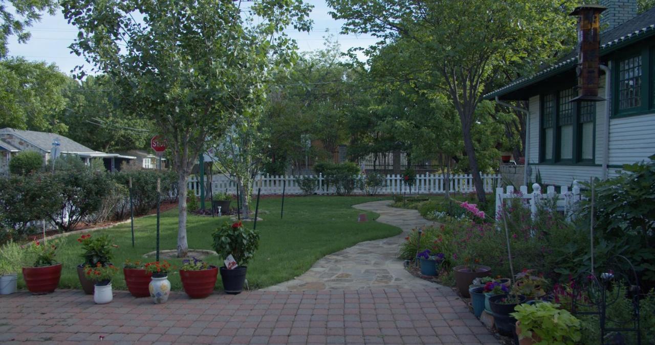 Granbury Gardens Bed And Breakfast Εξωτερικό φωτογραφία